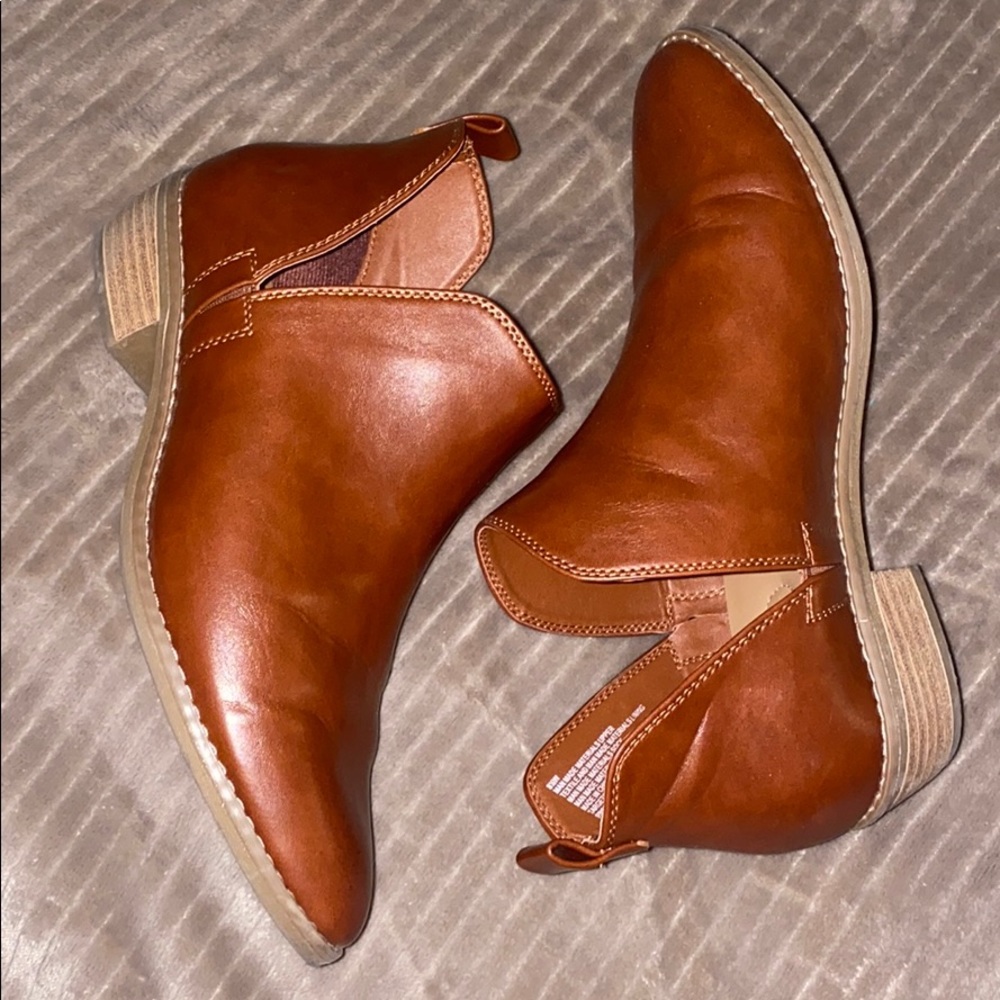 Universal Thread Booties - Picture 2 of 5